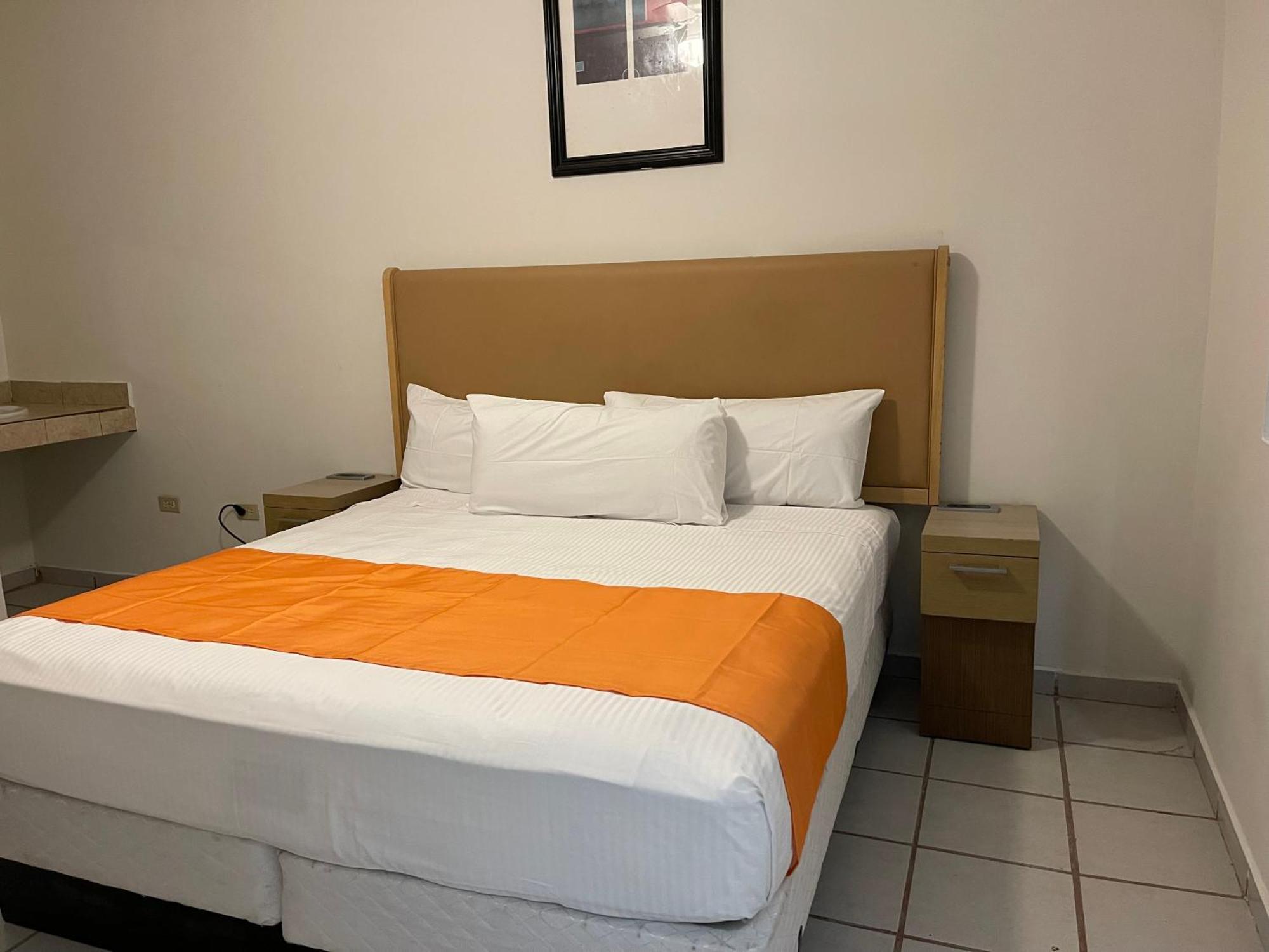 Hotel Las Palmas ลาปาซ ภายนอก รูปภาพ