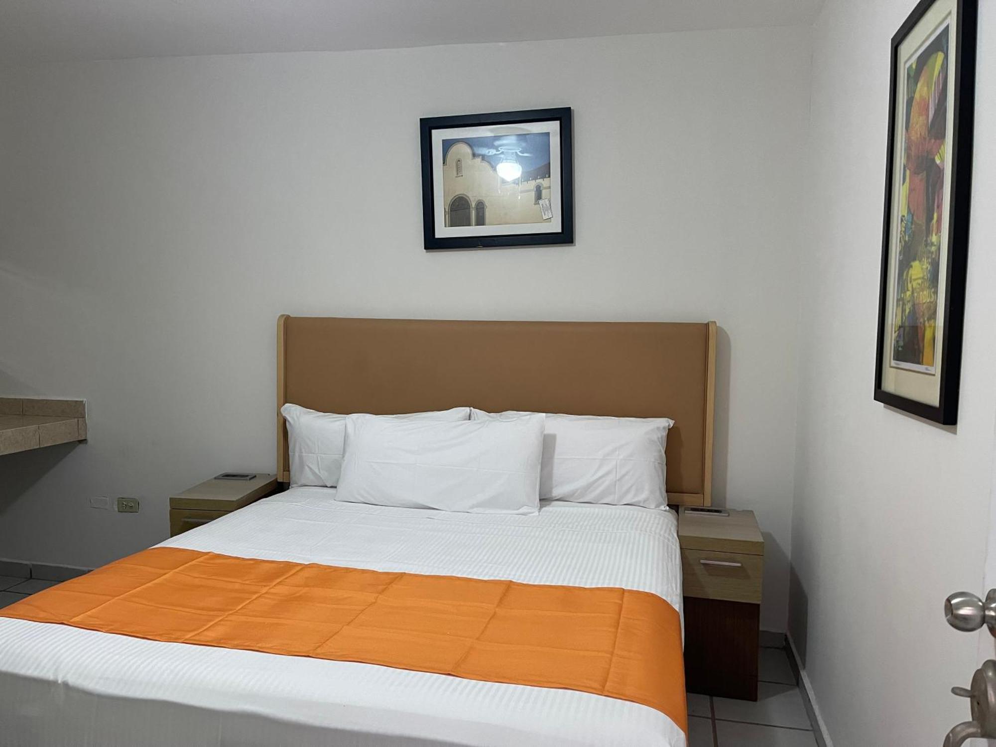 Hotel Las Palmas ลาปาซ ภายนอก รูปภาพ