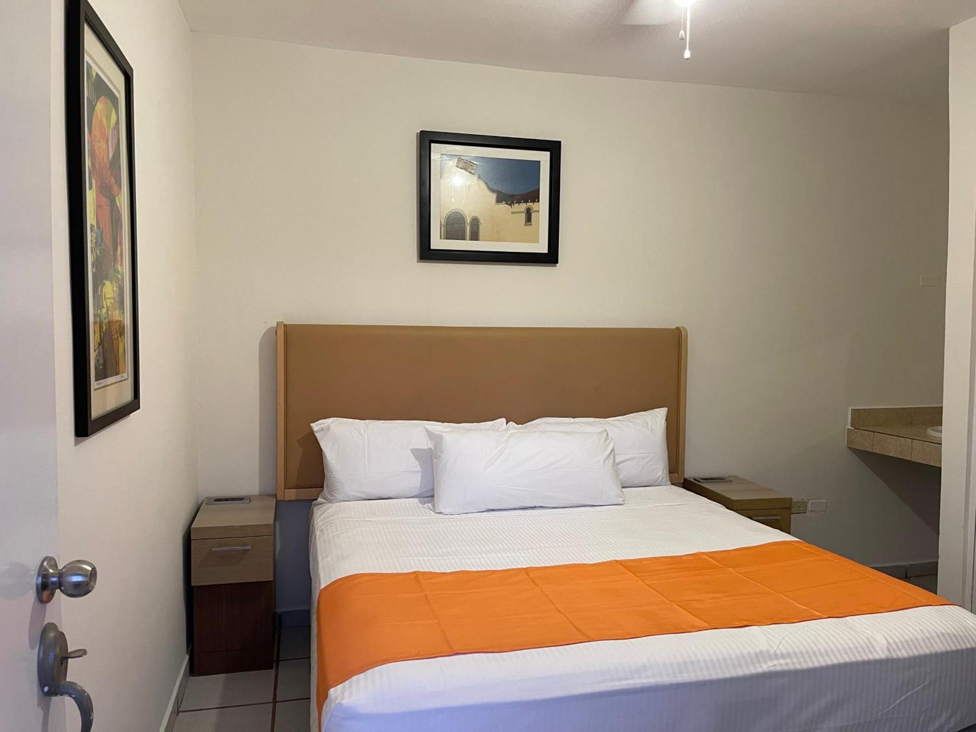 Hotel Las Palmas ลาปาซ ภายนอก รูปภาพ